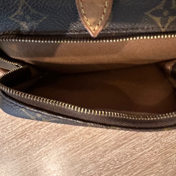 Louis Vuitton Montsouris Backpack - Picture 8 of 11